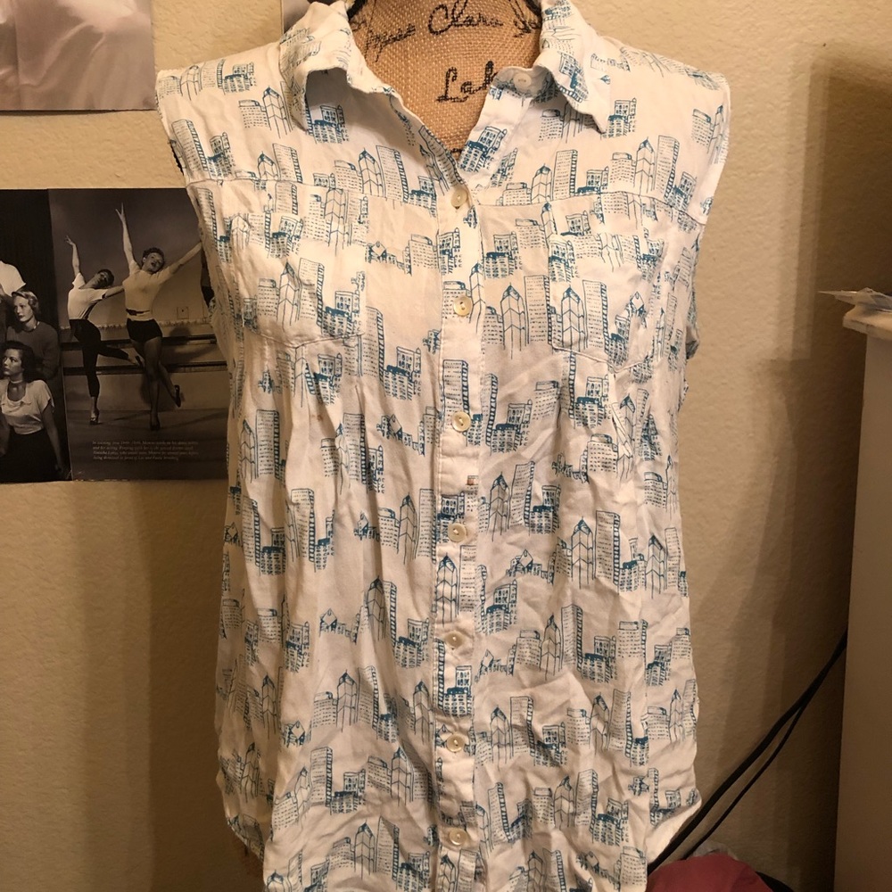Sleeveless button up